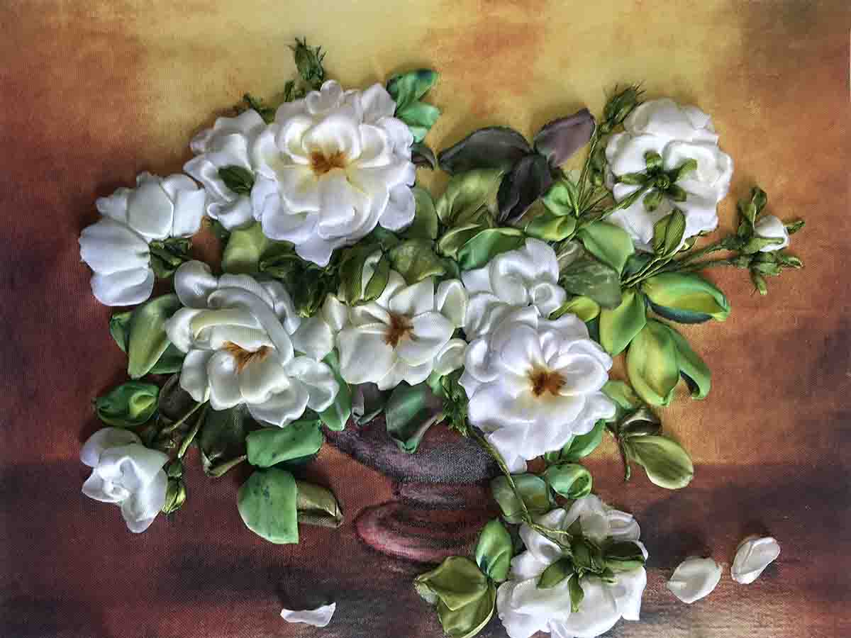 Белые розы - Набор для вышивки лентами 